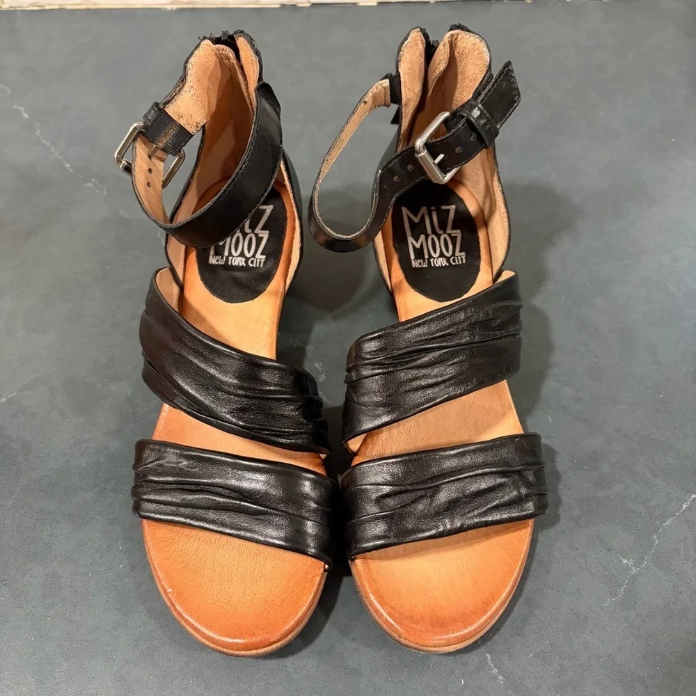NIB Miz Mooz sz 39 US 9 wide Cassie black leather sandals